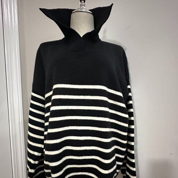 Sweaters - Black and White Striped Women's Sweater （L/XL）